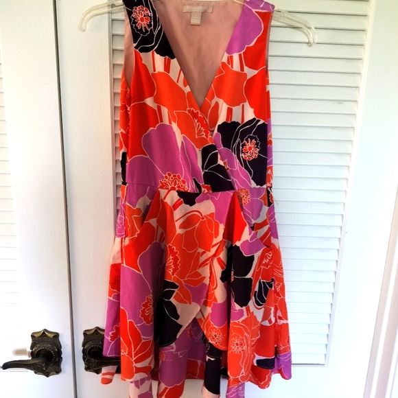 Banana Republic Dresses & Skirts - Banana Republic Vneck Sleeveless Floral Dress Layered Size 0